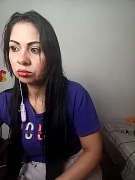 saralunabella online show from September 26, 2025, 7:07 pm