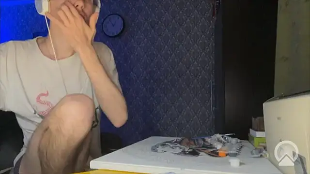 Aki-Laky online show from December 22, 2025, 7:55 pm