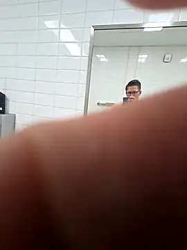 Snapshot of mneuert@xh chatting on March 2, 2026, 6:37 pm mneuertxh online show from March 2, 2026, 6:37 pm