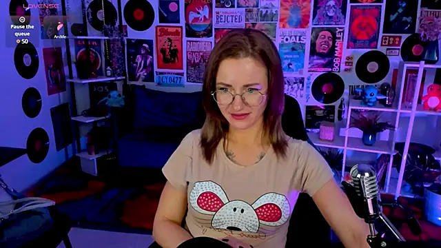 Snapshot of LadyIzabel chatting on March 3, 2025, 8:38 am LadyIzabel online show from March 3, 2025, 8:38 am