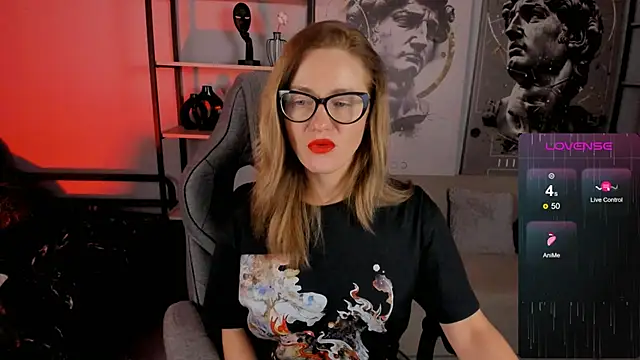 LadyIzabel online show from November 3, 2025, 8:26 am