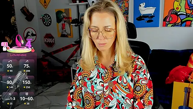 LadyIzabel online show from May 11, 2026, 5:46 am