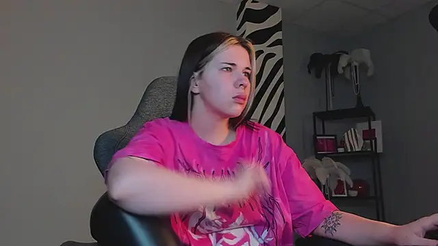 AliceSunday online show from December 2, 2025, 3:12 am