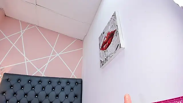 Snapshot of Miia_Diiaz chatting on February 7, 2025, 7:06 pm Miia Diiaz online show from February 7, 2025, 7:06 pm