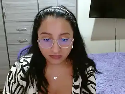 Snapshot of Nia-Cop chatting on January 5, 2025, 11:22 pm Nia-Cop online show from January 5, 2025, 11:22 pm