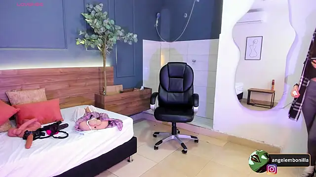 Snapshot of megan_morgan01 chatting on November 20, 2025, 12:05 pm megan morgan01 online show from November 20, 2025, 12:05 pm