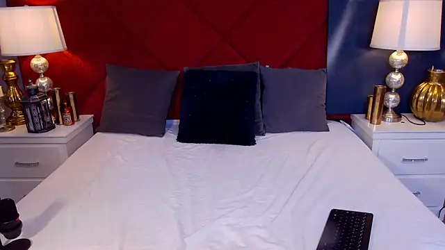 MinnieDrew online show from October 6, 2025, 7:00 pm