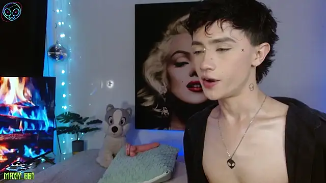 maxiy 001 online show from January 10, 2026, 6:37 am