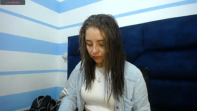 Snapshot of _isaabellaa chatting on February 8, 2025, 11:33 am isaabellaa online show from February 8, 2025, 11:33 am