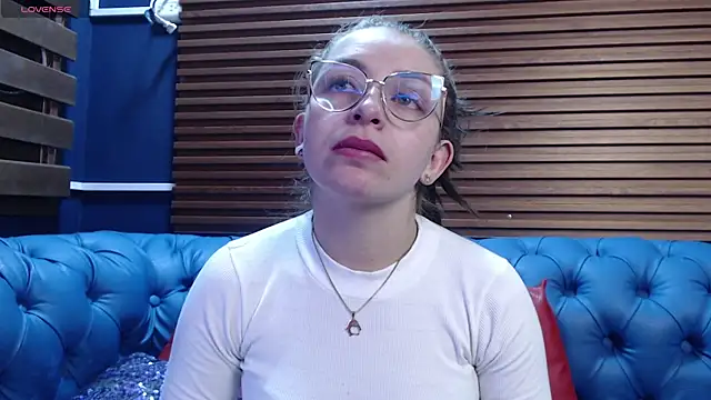 Snapshot of _isaabellaa chatting on February 17, 2025, 11:34 am isaabellaa online show from February 17, 2025, 11:34 am