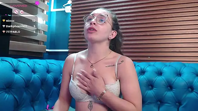 Snapshot of _isaabellaa chatting on February 17, 2025, 2:37 pm isaabellaa online show from February 17, 2025, 2:37 pm