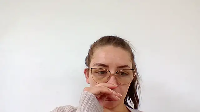 Snapshot of _isaabellaa chatting on February 28, 2025, 2:42 pm isaabellaa online show from February 28, 2025, 2:42 pm
