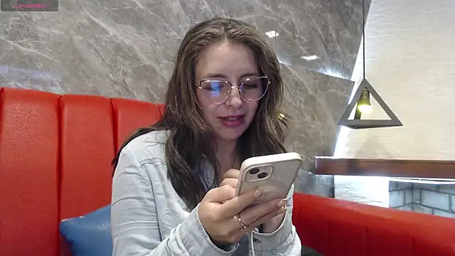 Snapshot of _isaabellaa chatting on March 4, 2025, 5:45 pm isaabellaa online show from March 4, 2025, 5:45 pm