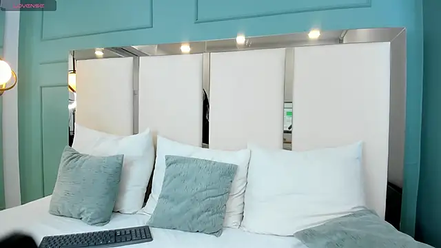 Snapshot of helen_kinett chatting on December 22, 2024, 2:49 pm helen kinett online show from December 22, 2024, 2:49 pm