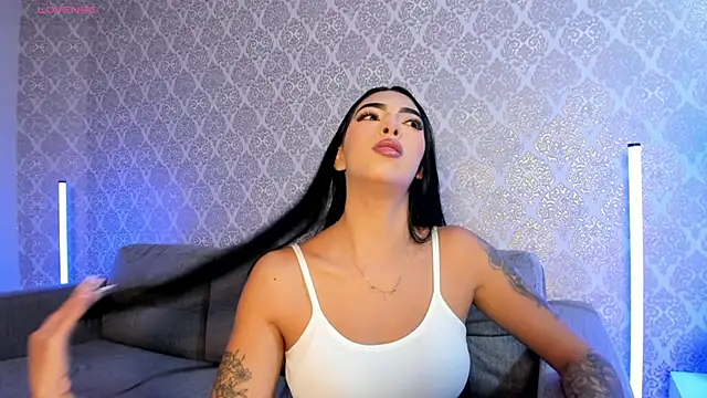 AriRobert  online show from November 8, 2025, 4:01 am