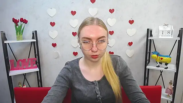 BeatriceFly online show from December 18, 2024, 12:18 pm