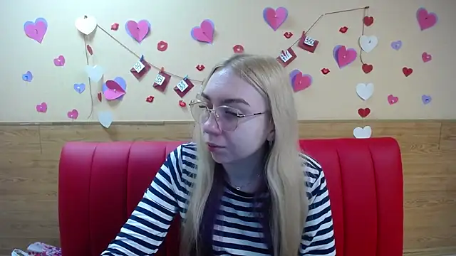 BeatriceFly online show from March 13, 2025, 6:05 am