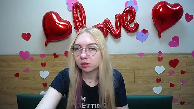 BeatriceFly online show from March 17, 2025, 6:07 am