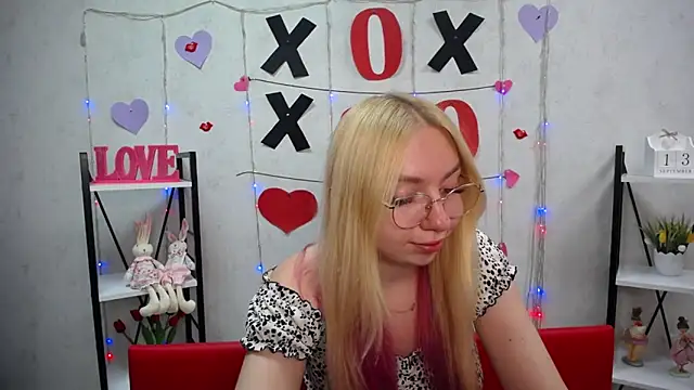 BeatriceFly online show from September 13, 2025, 12:16 pm