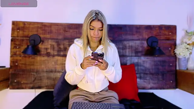 Celeste sanz online show from April 14, 2026, 9:59 am