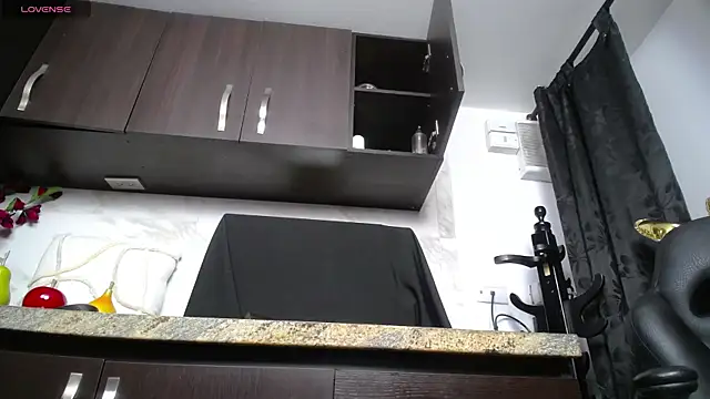 iniyalaboni online show from October 13, 2025, 8:20 pm