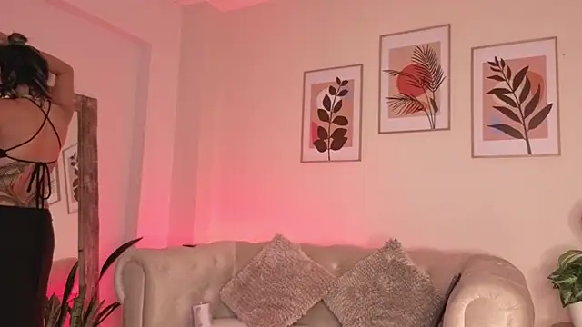 DahianaWalcott online show from February 20, 2026, 5:13 pm