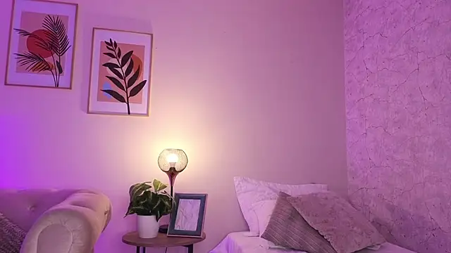 DahianaWalcott online show from March 4, 2026, 4:13 pm