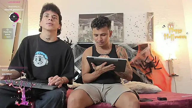 Snapshot of toyboys1 chatting on November 2, 2025, 5:32 am toyboys1 online show from November 2, 2025, 5:32 am