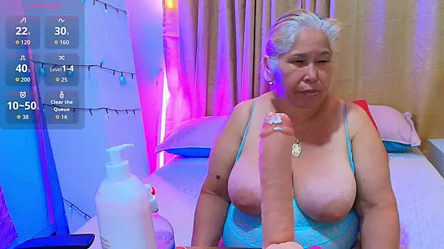 girl amada online show from December 13, 2025, 7:53 pm