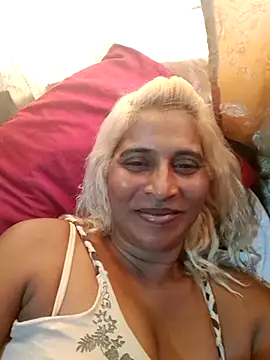 Snapshot of Goodgirlsue_77 chatting on March 17, 2025, 11:21 am Goodgirlsue 77 online show from March 17, 2025, 11:21 am