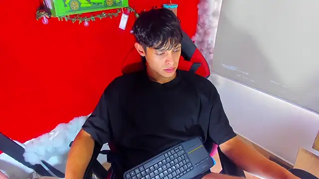 Snapshot of LilOwen_ chatting on September 14, 2025, 7:02 pm LilOwen online show from September 14, 2025, 7:02 pm