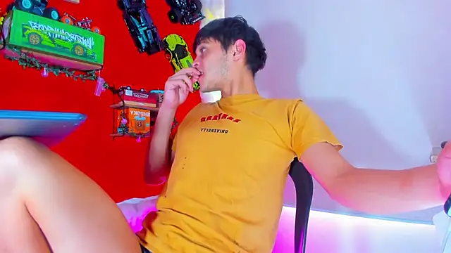 Snapshot of LilOwen_ chatting on September 29, 2025, 7:08 pm LilOwen online show from September 29, 2025, 7:08 pm