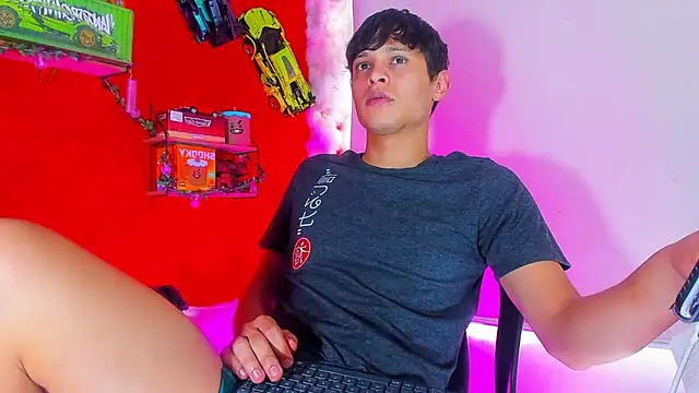 Snapshot of LilOwen_ chatting on October 2, 2025, 7:32 pm LilOwen online show from October 2, 2025, 7:32 pm