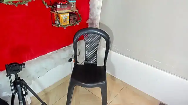 Snapshot of LilOwen_ chatting on October 12, 2025, 6:51 pm LilOwen online show from October 12, 2025, 6:51 pm