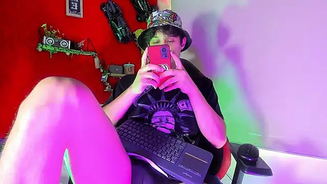 LilOwen  online show from November 21, 2025, 6:39 pm