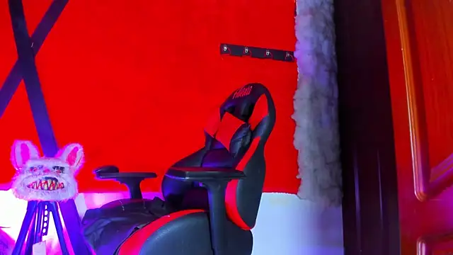 LilOwen  online show from April 4, 2026, 8:06 pm