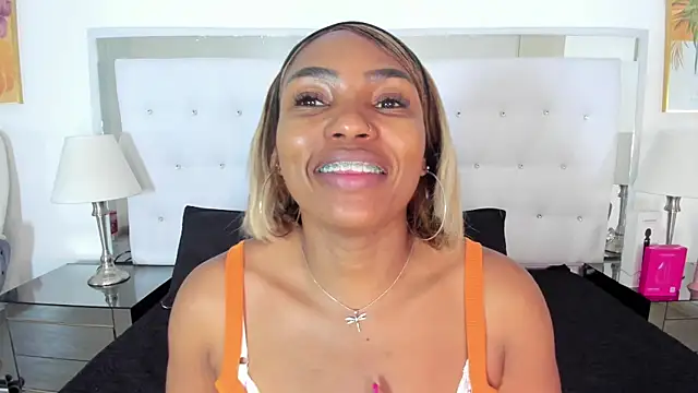 Isla Scott online show from July 9, 2026, 11:36 am