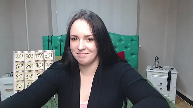 IsabelBlackberry online show from February 8, 2025, 9:03 am