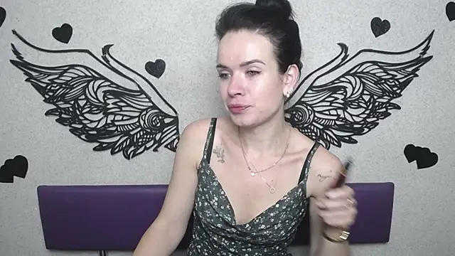 JasmineKouch online show from October 5, 2025, 5:11 pm