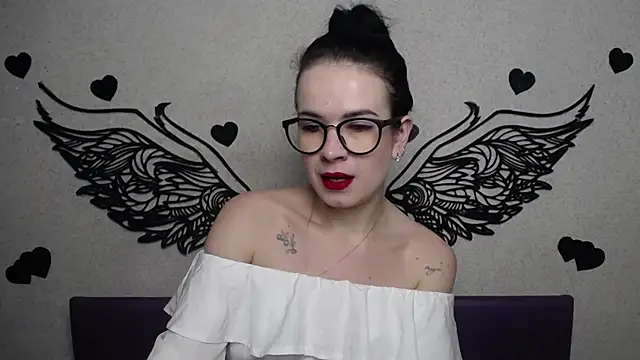 JasmineKouch online show from October 16, 2025, 5:25 pm