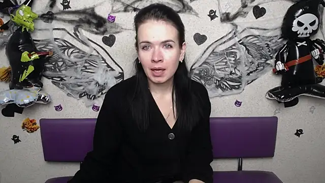 JasmineKouch online show from October 18, 2025, 5:35 pm