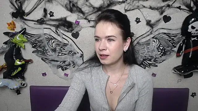 JasmineKouch online show from November 9, 2025, 6:23 am