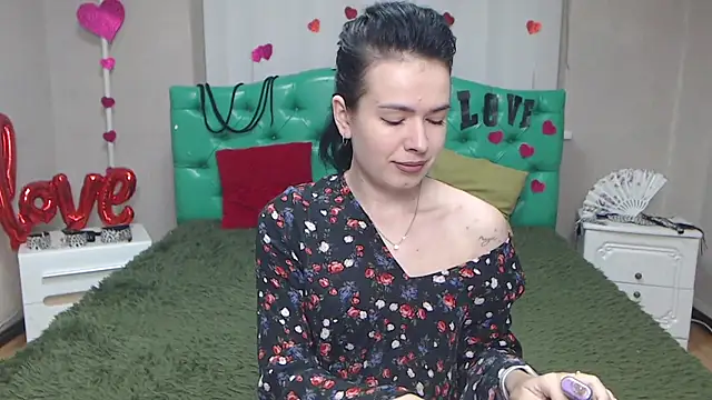 JasmineKouch online show from November 25, 2025, 6:13 am