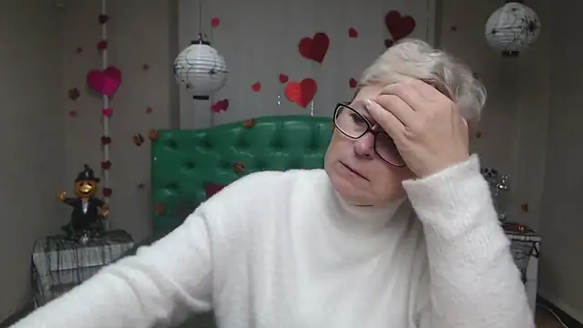 EmiliaGree online show from November 9, 2025, 6:01 am