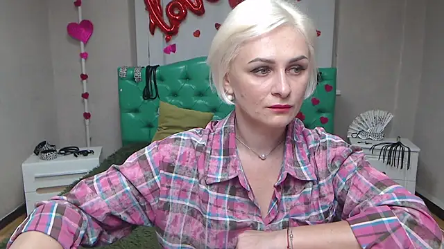 Snapshot of OliviaHorst chatting on September 24, 2025, 5:22 am OliviaHorst online show from September 24, 2025, 5:22 am