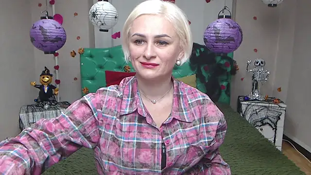 Snapshot of OliviaHorst chatting on October 25, 2025, 5:08 pm OliviaHorst online show from October 25, 2025, 5:08 pm