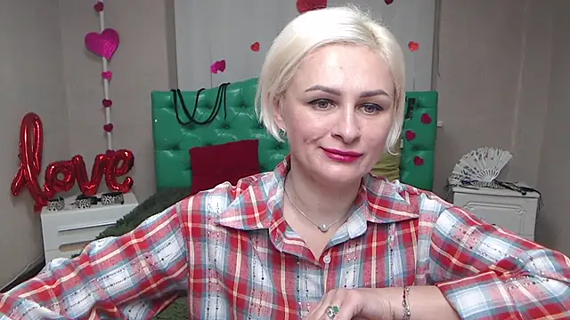 Snapshot of OliviaHorst chatting on November 22, 2025, 6:18 pm OliviaHorst online show from November 22, 2025, 6:18 pm