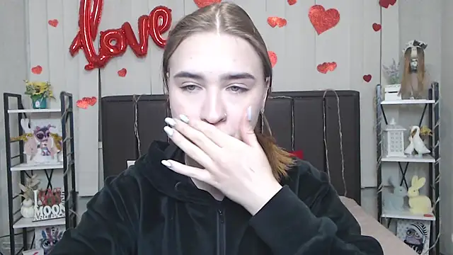 LauraHlot online show from February 15, 2026, 6:04 pm