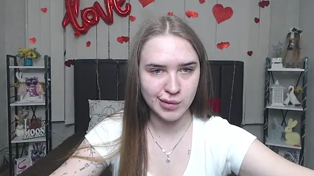 Snapshot of LauraHlot chatting on May 1, 2026, 5:39 pm LauraHlot online show from May 1, 2026, 5:39 pm