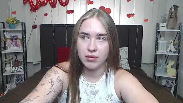 Snapshot of LauraHlot chatting on July 8, 2026, 5:45 am LauraHlot online show from July 8, 2026, 5:45 am